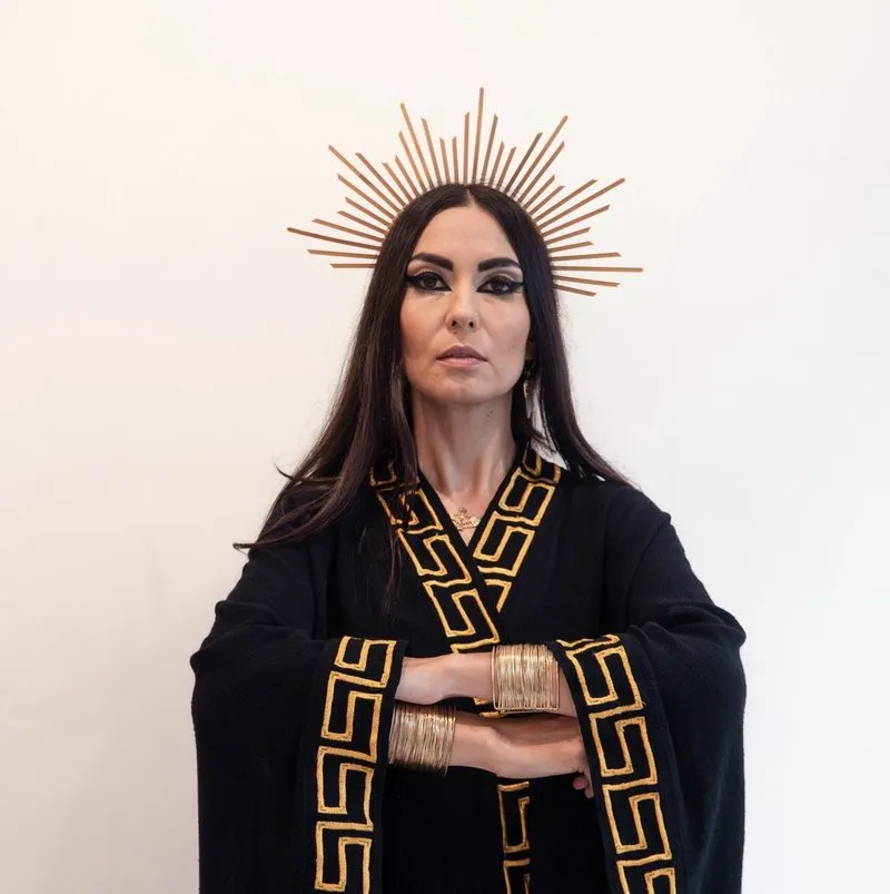 Чёрное кимоно Elefterri с золотым орнаментом — ручная работа мастеров Бали