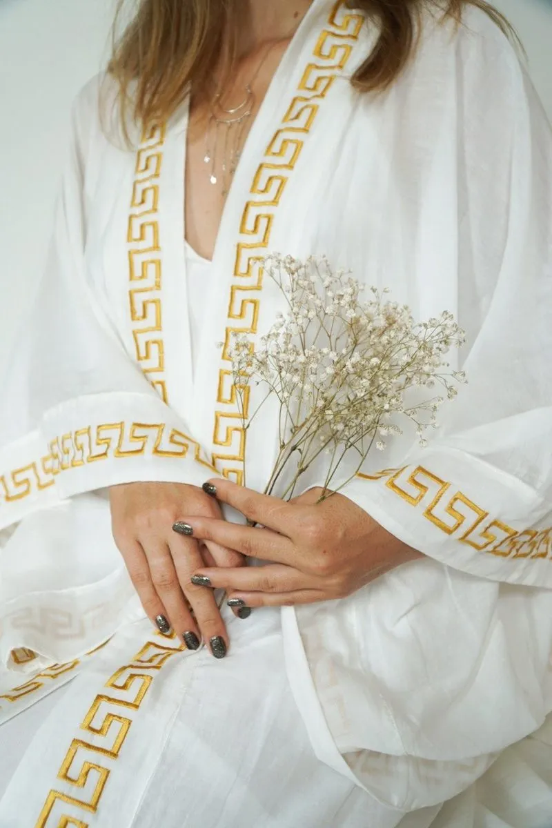 Белое кимоно Elefterri с цветочным орнаментом — Soul Style и архетип Богини